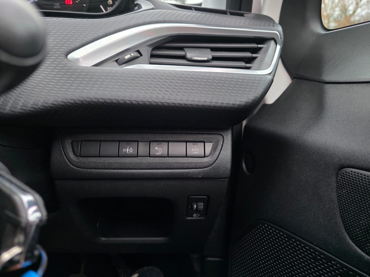 Used Peugeot 2008 2015 for sale - 77166668: Photo 28