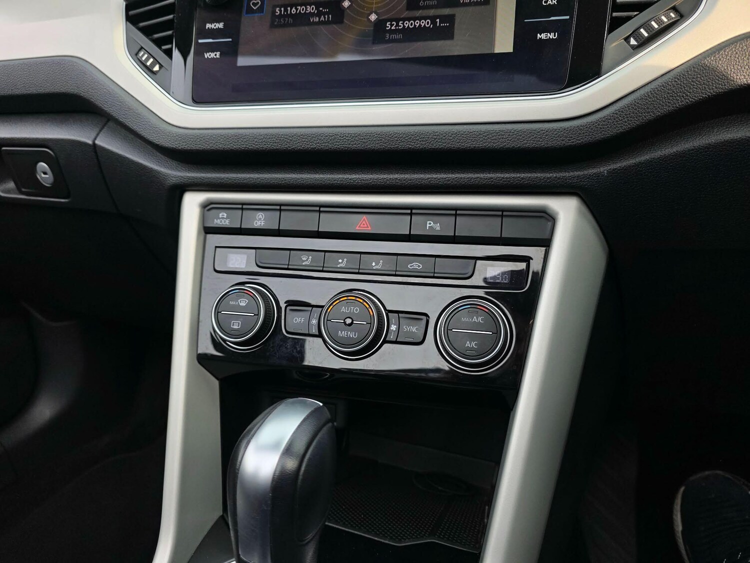 Used Volkswagen T-Roc for sale - 77695705: Photo 36