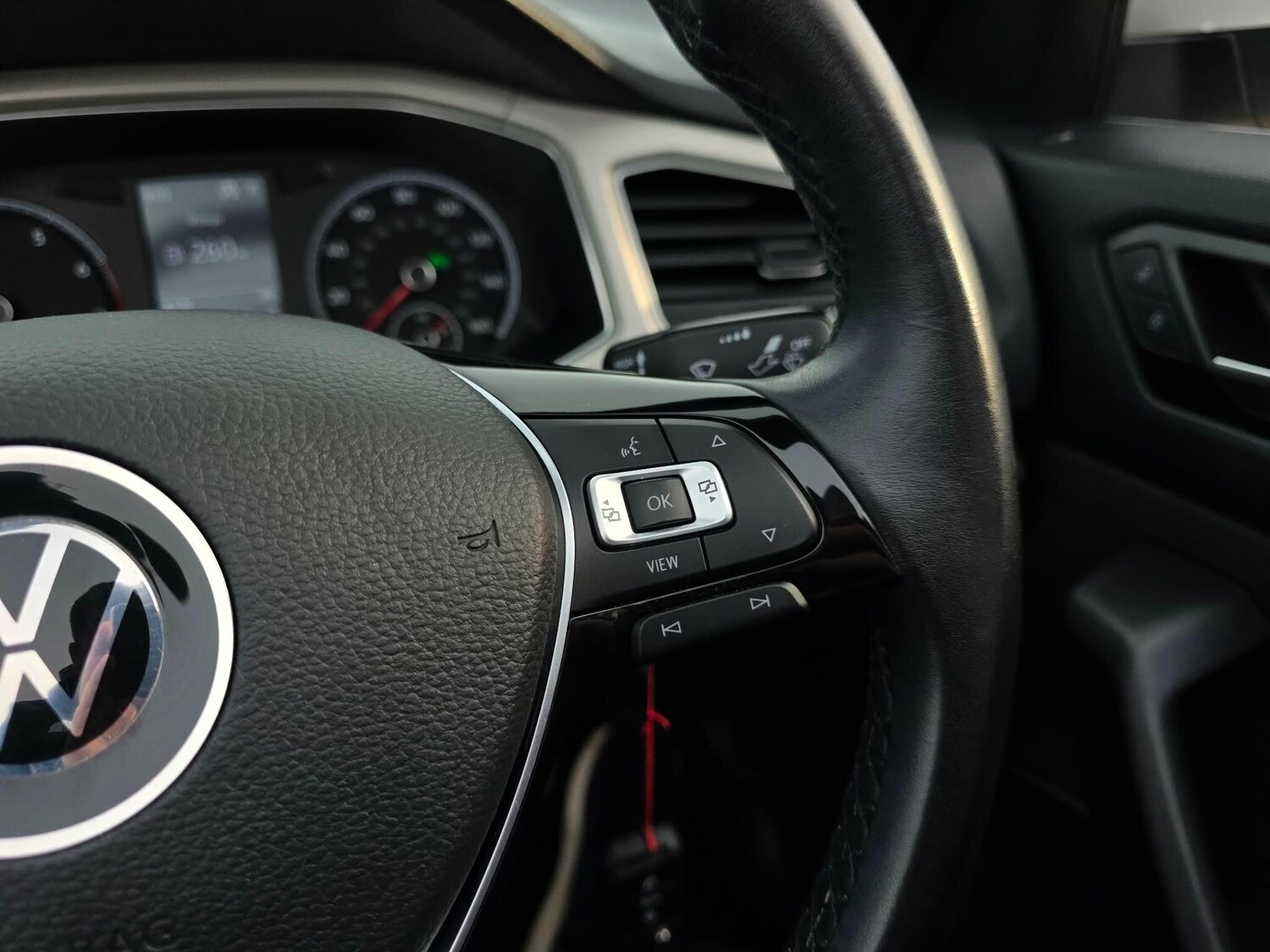 Used Volkswagen T-Roc for sale - 77695705: Photo 47