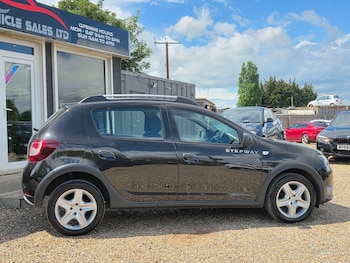 Used Dacia Sandero Stepway 2015 for sale - 78810324: Photo