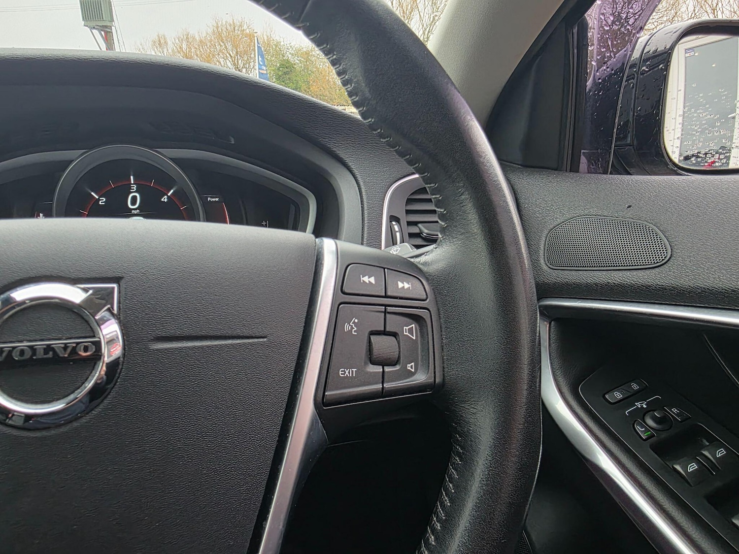 Used Volvo V40 2017 for sale - 78046890: Photo 32