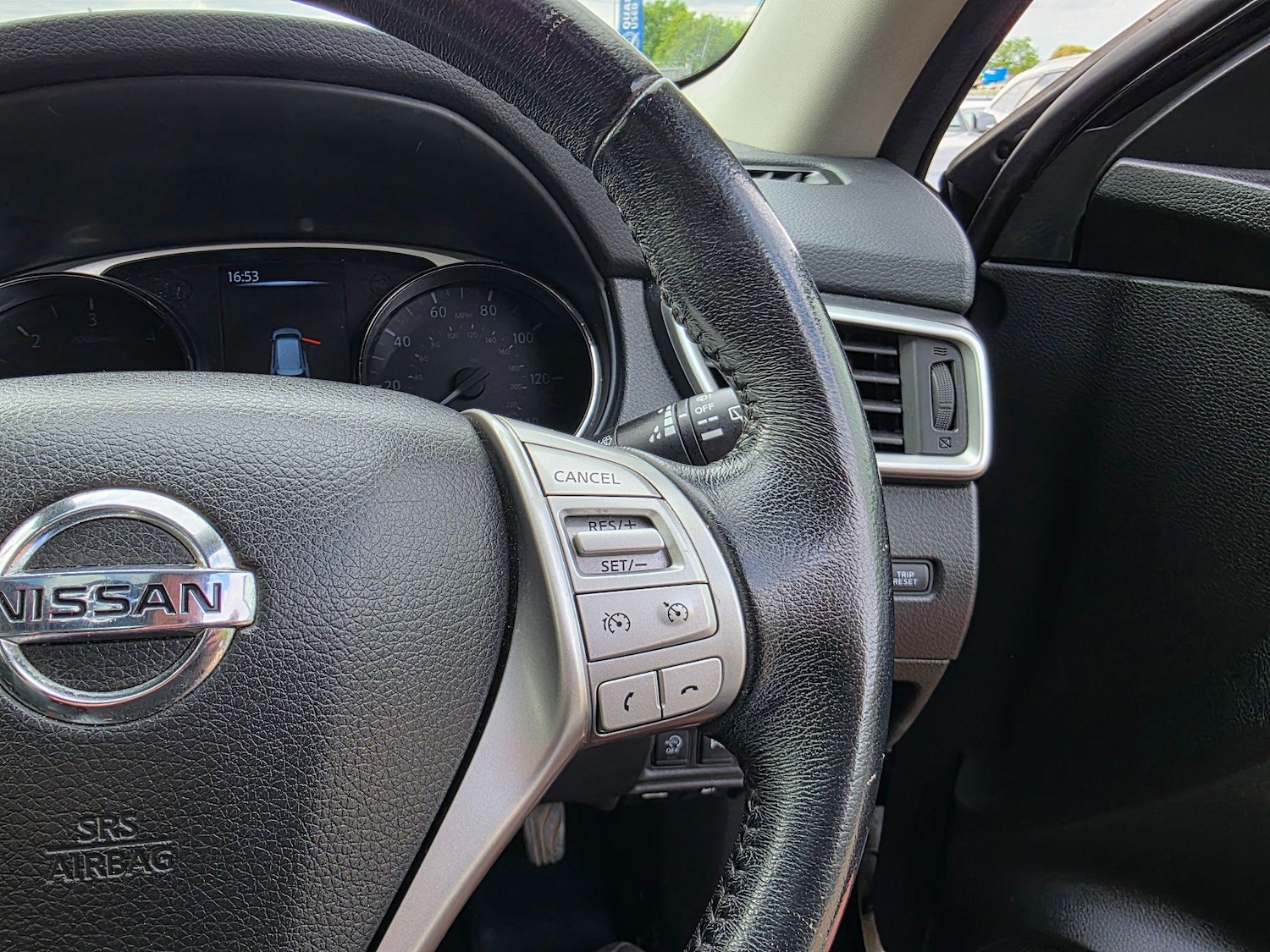 Used Nissan X-Trail 2015 for sale - 76599440: Photo 35