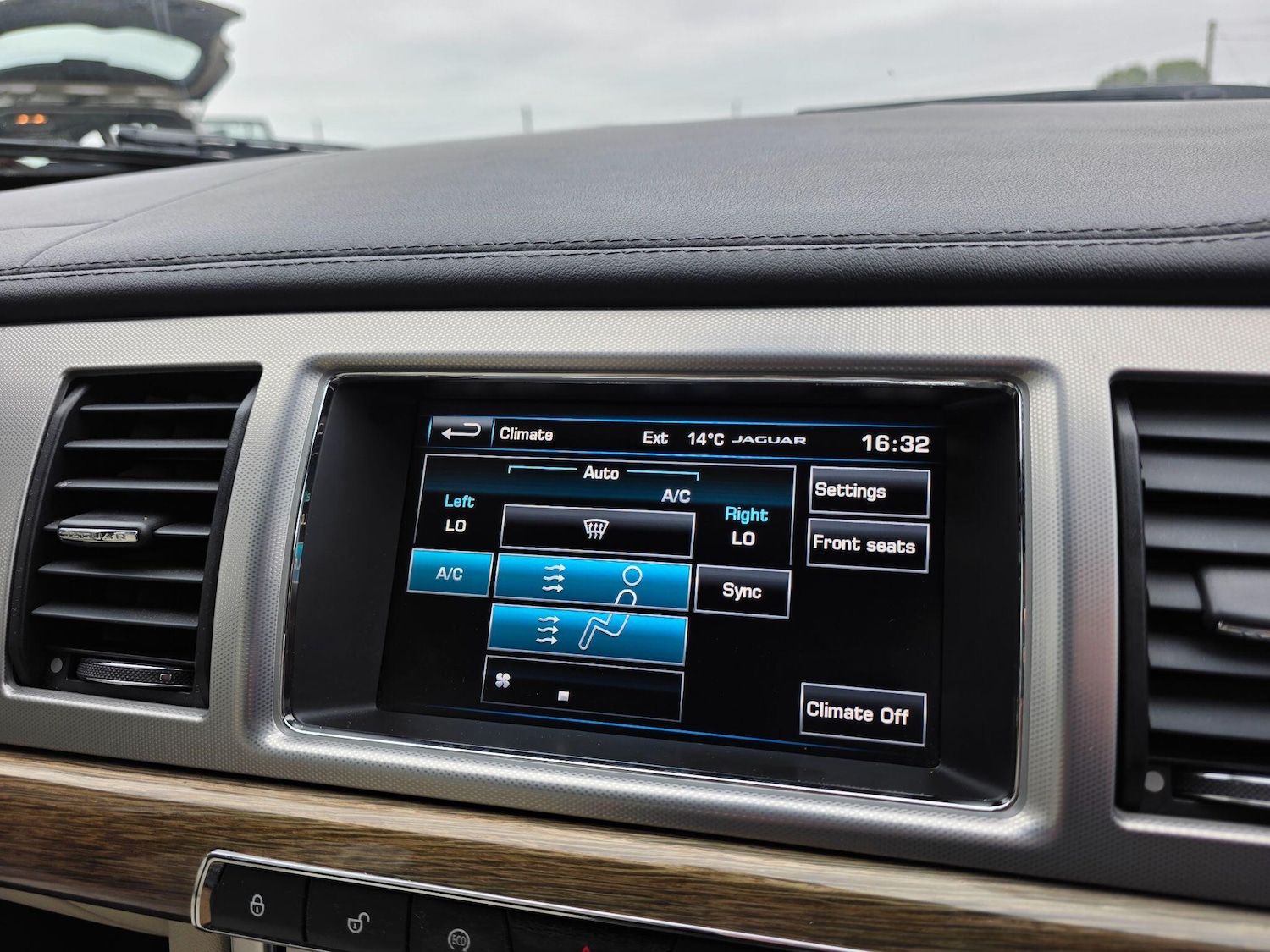 Used Jaguar XF 2014 for sale - 76599437: Photo 27