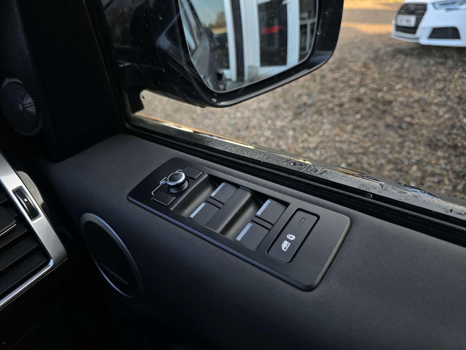 Used Land Rover Discovery 2018 for sale - 76689593: Photo 45