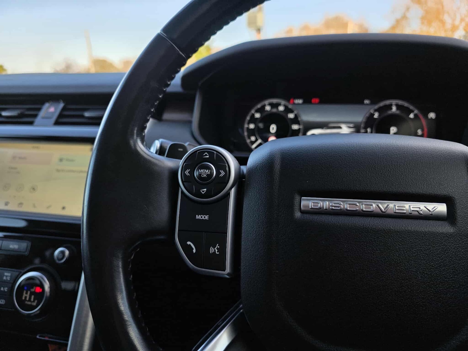 Used Land Rover Discovery 2018 for sale - 76689593: Photo 51