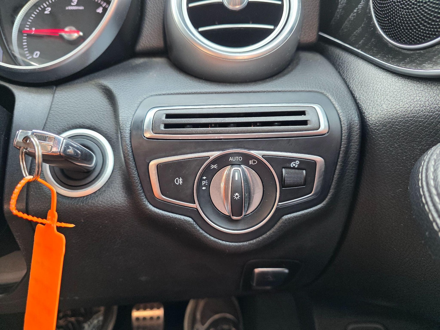 Used Mercedes-Benz C Class 2018 for sale - 76599436: Photo 34