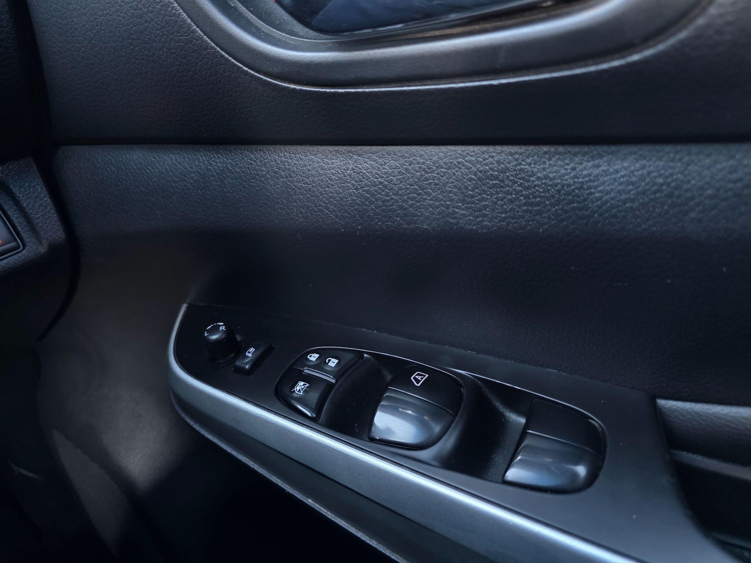 Used Nissan Navara 2017 for sale - 77724103: Photo 32