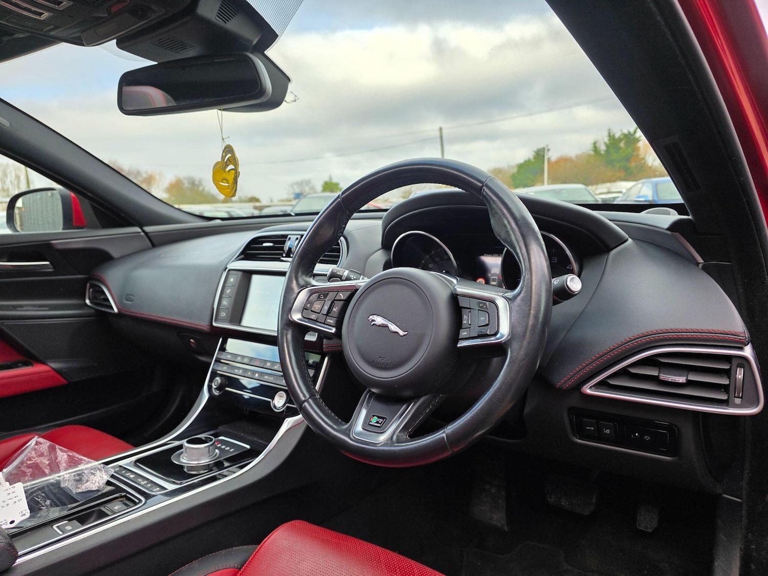 Used Jaguar XE 2016 for sale - 77440716: Photo 13