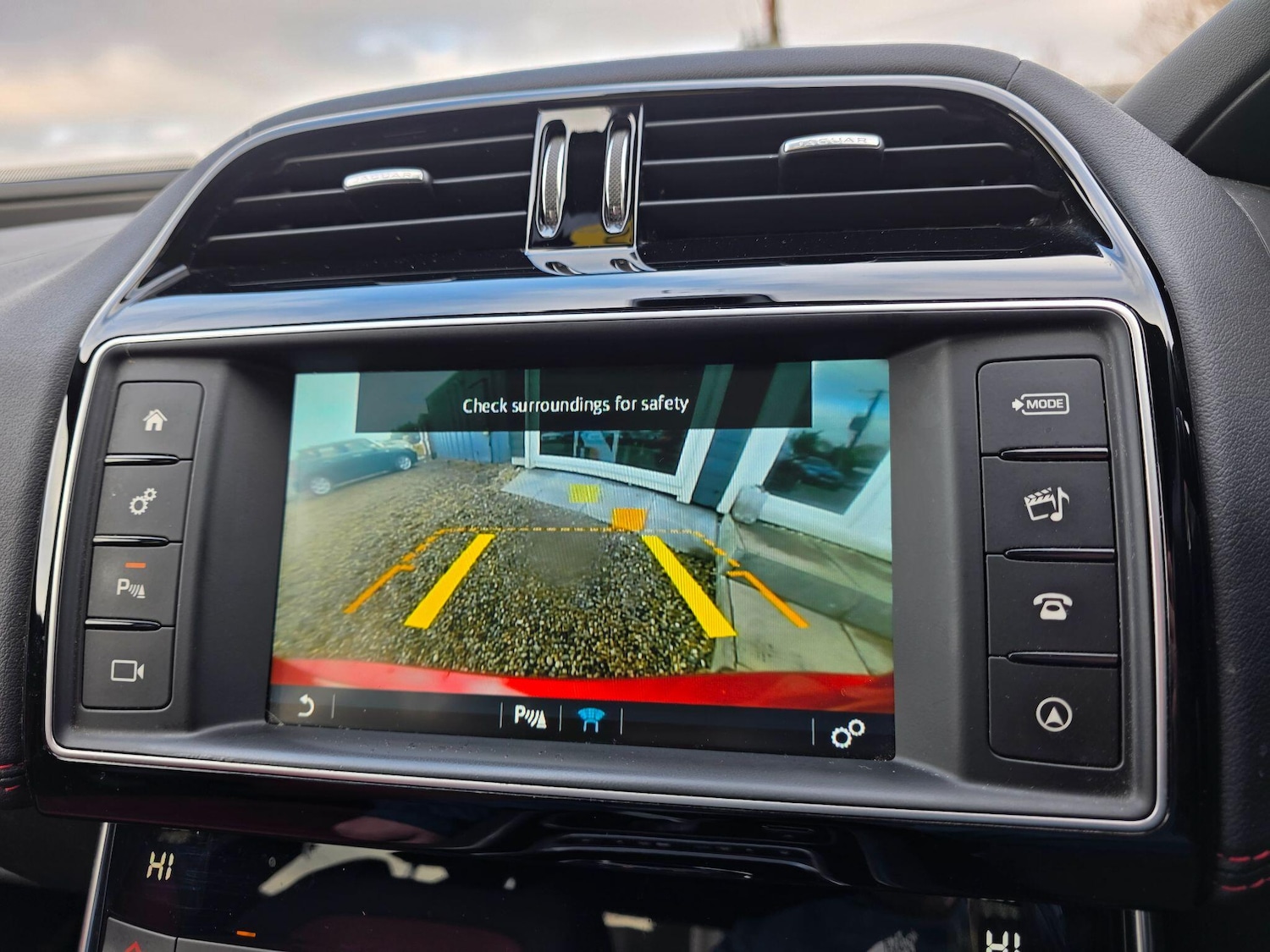 Used Jaguar XE 2016 for sale - 77440716: Photo 27