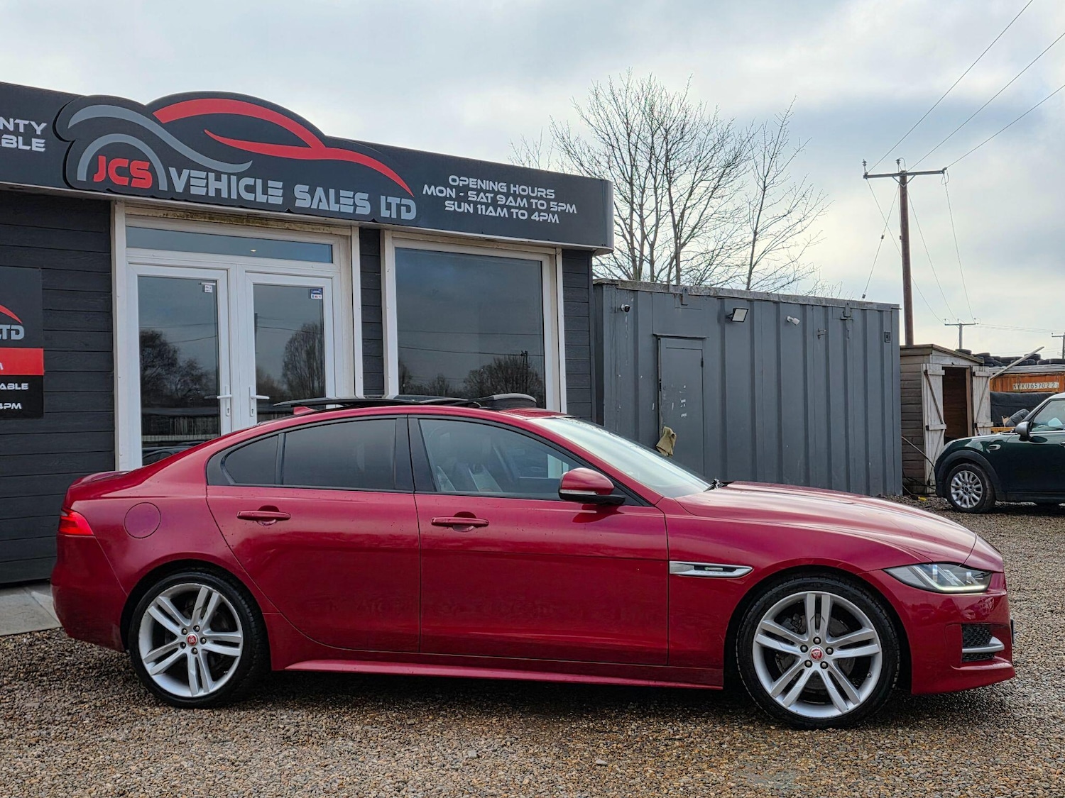 Used Jaguar XE 2016 for sale - 77440716: Photo 3