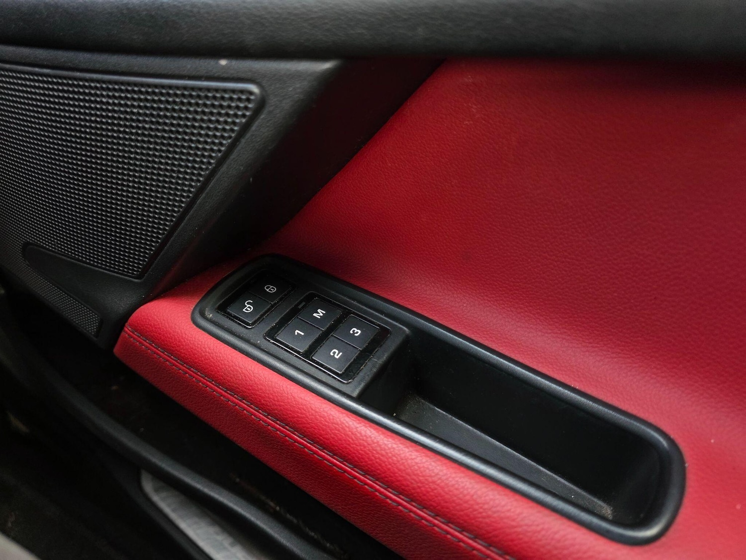 Used Jaguar XE 2016 for sale - 77440716: Photo 30