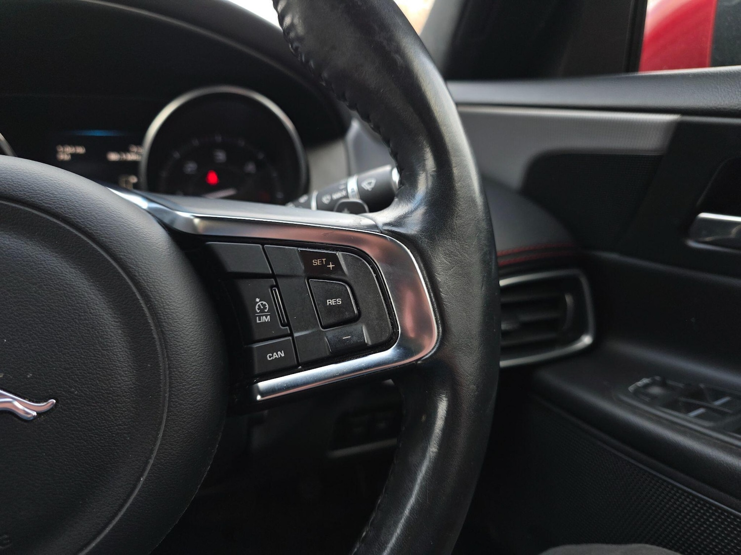 Used Jaguar XE 2016 for sale - 77440716: Photo 32