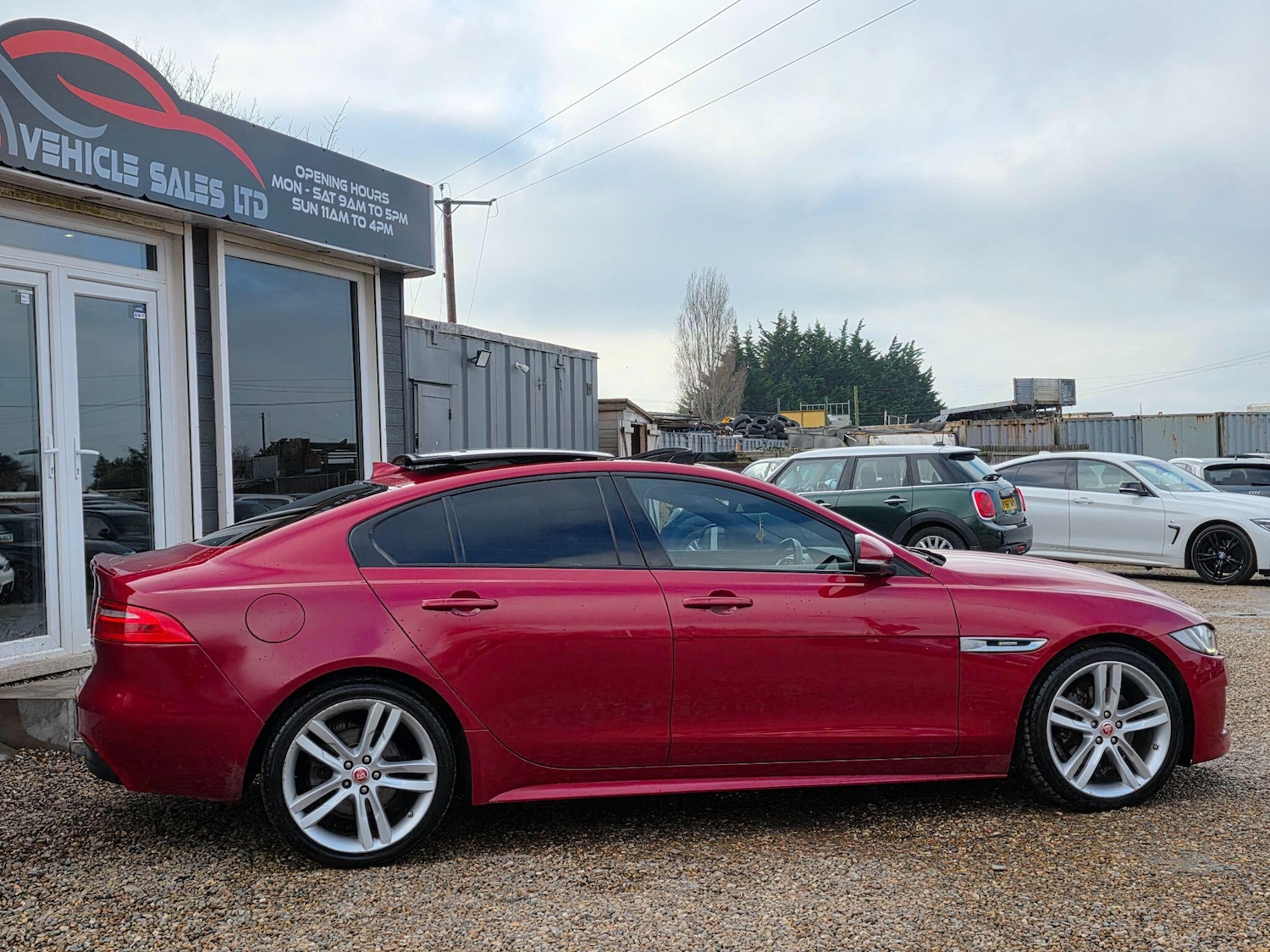Used Jaguar XE 2016 for sale - 77440716: Photo 4