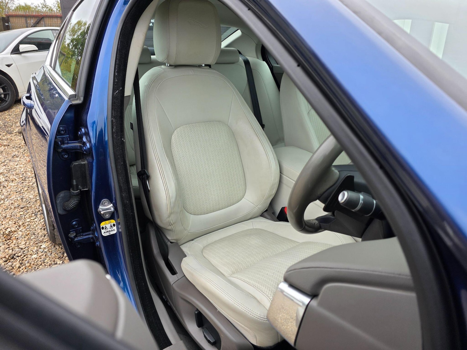 Used Jaguar XE 2015 for sale - 76599472: Photo 13