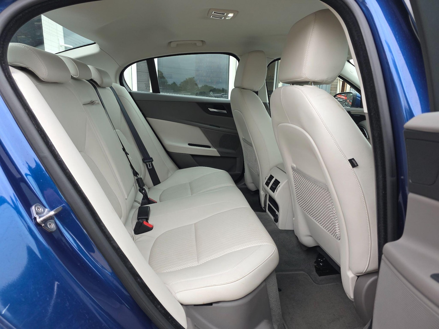 Used Jaguar XE 2015 for sale - 76599472: Photo 15