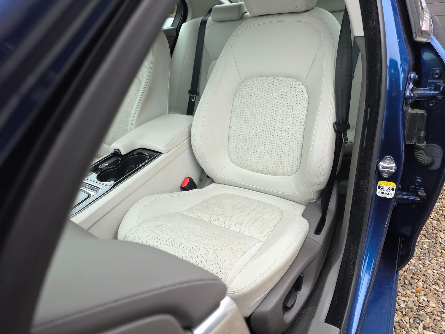 Used Jaguar XE 2015 for sale - 76599472: Photo 18