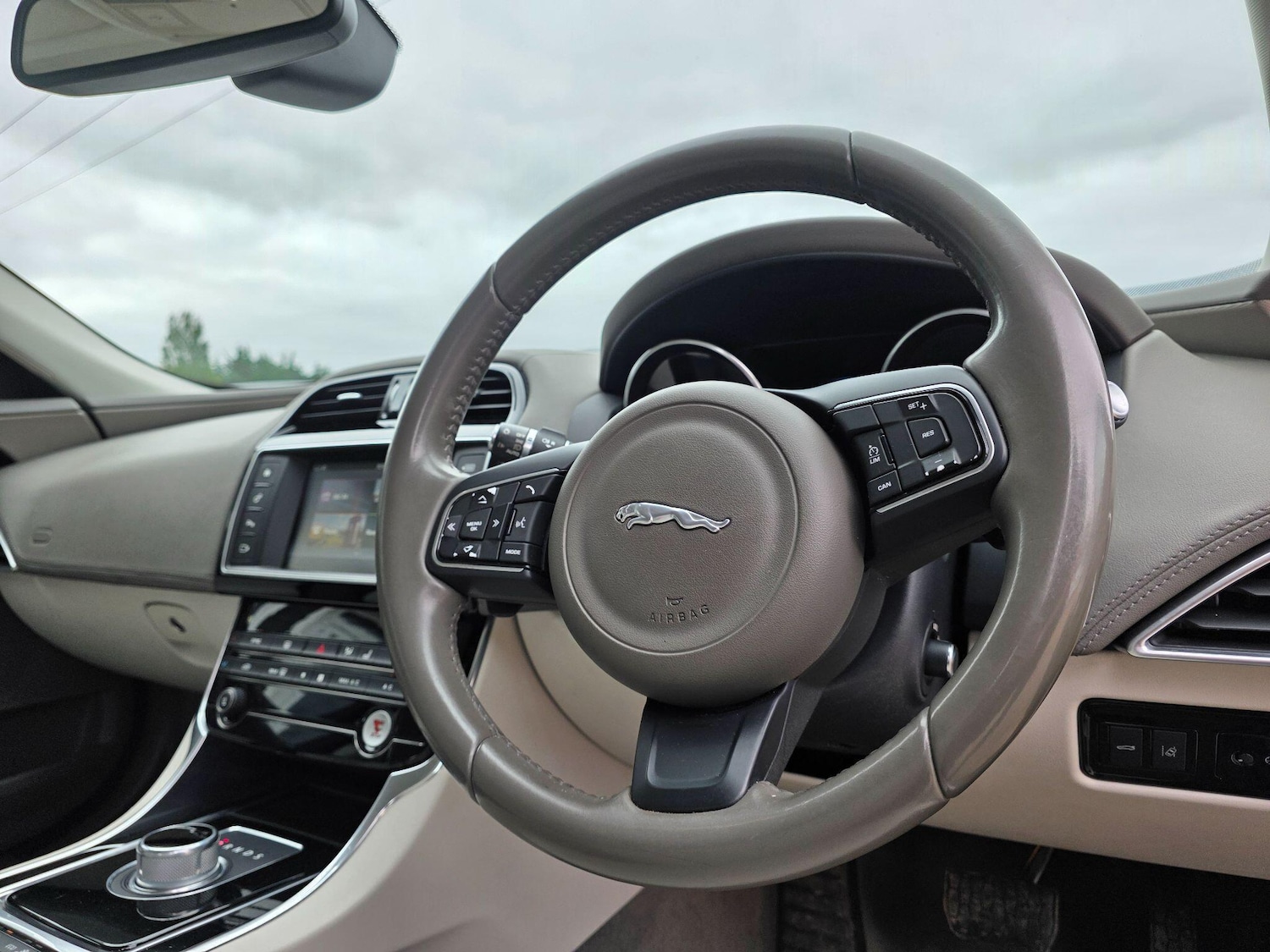 Used Jaguar XE 2015 for sale - 76599472: Photo 19