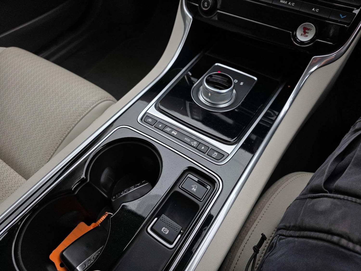 Used Jaguar XE 2015 for sale - 76599472: Photo 21