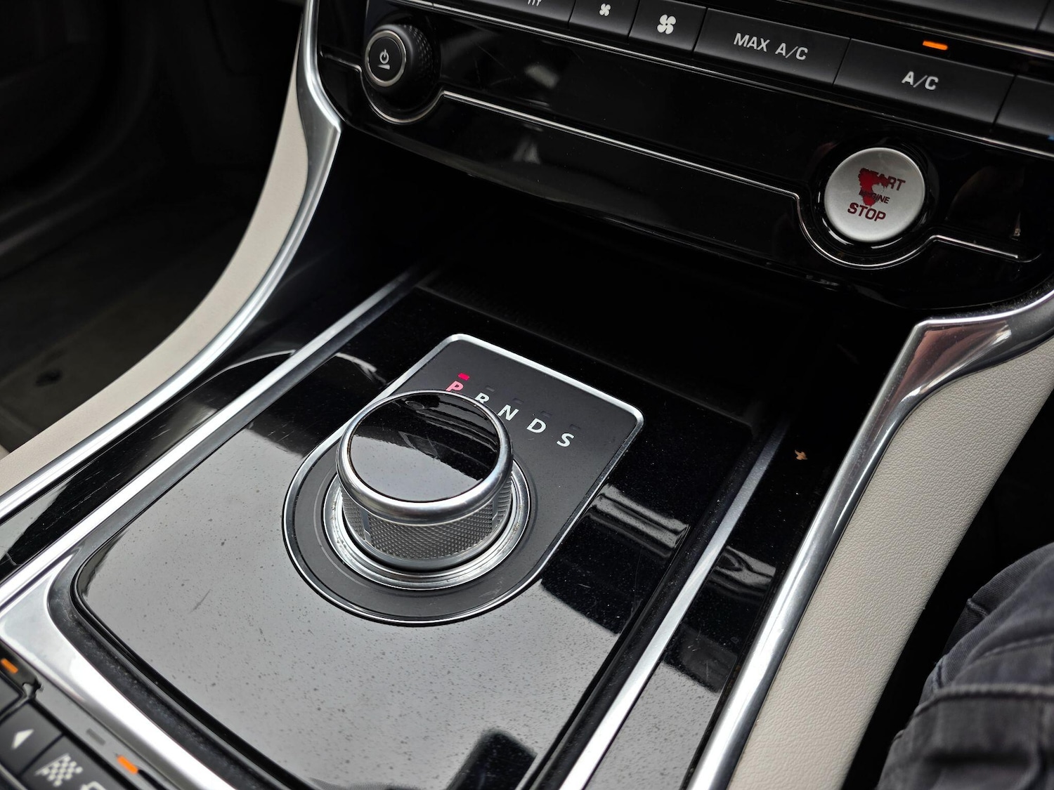 Used Jaguar XE 2015 for sale - 76599472: Photo 22