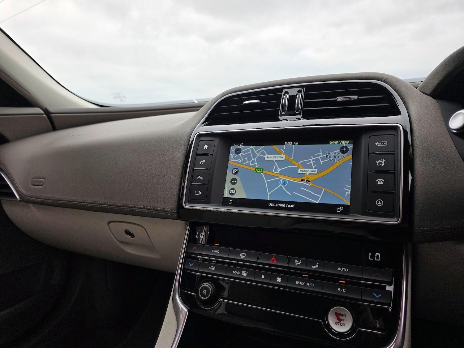 Used Jaguar XE 2015 for sale - 76599472: Photo 24