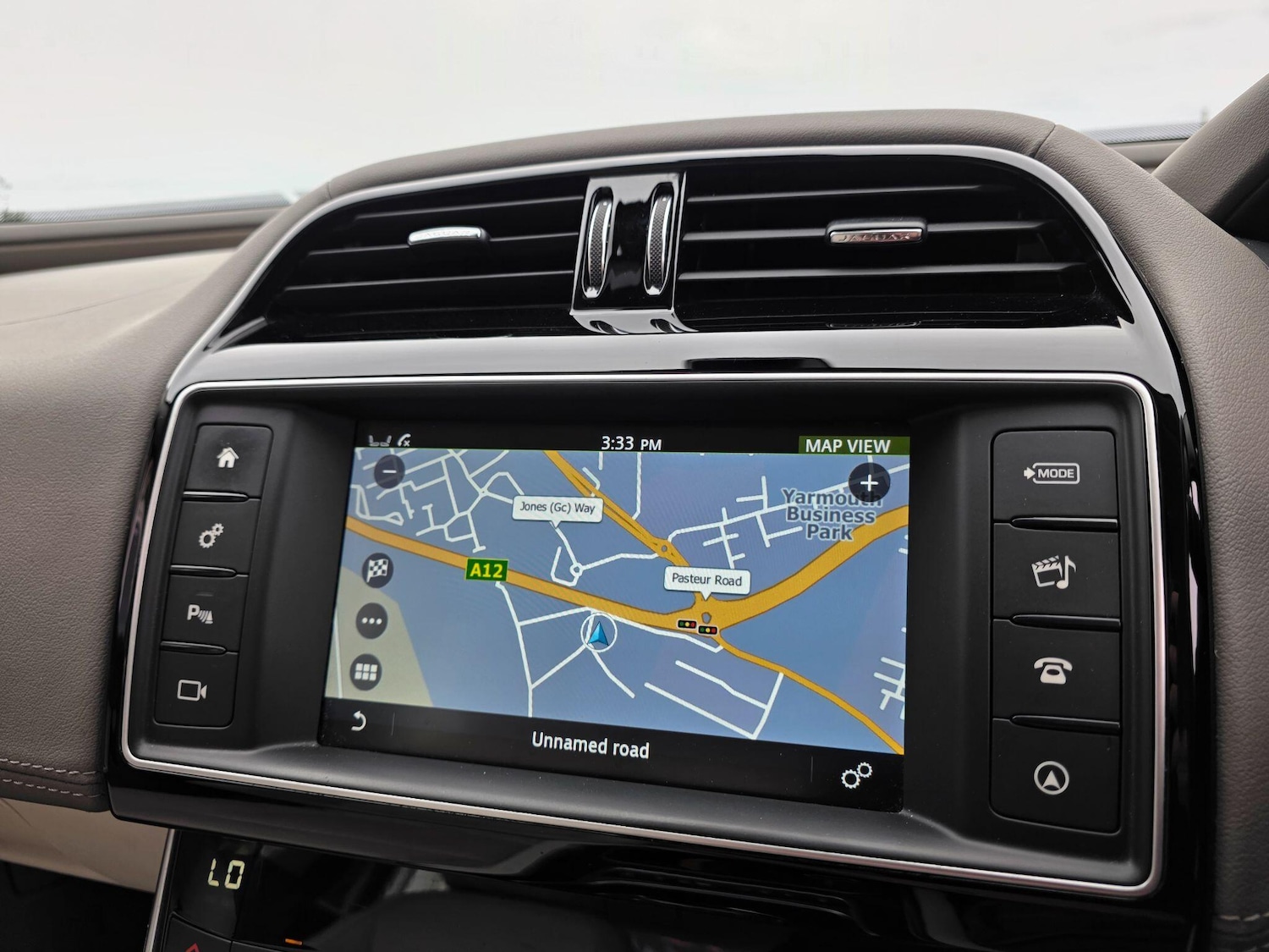 Used Jaguar XE 2015 for sale - 76599472: Photo 25