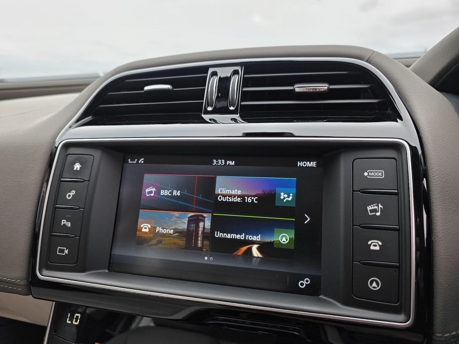 Used Jaguar XE 2015 for sale - 76599472: Photo 26