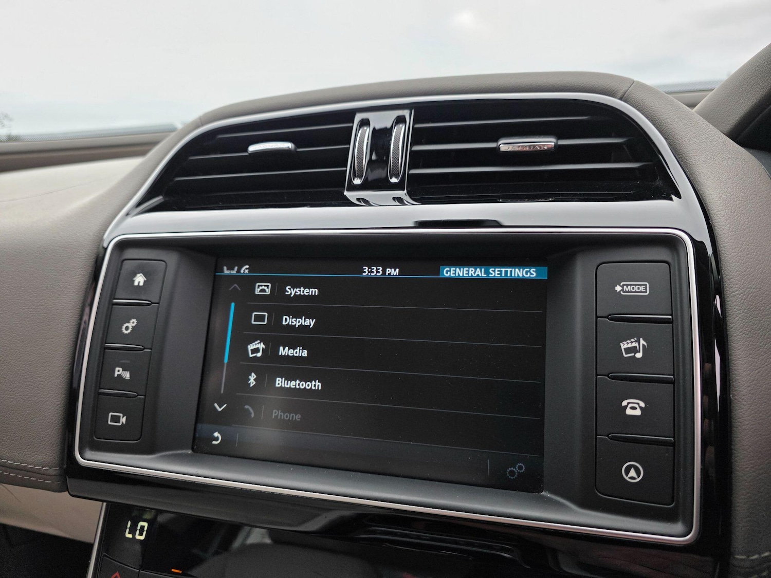 Used Jaguar XE 2015 for sale - 76599472: Photo 30