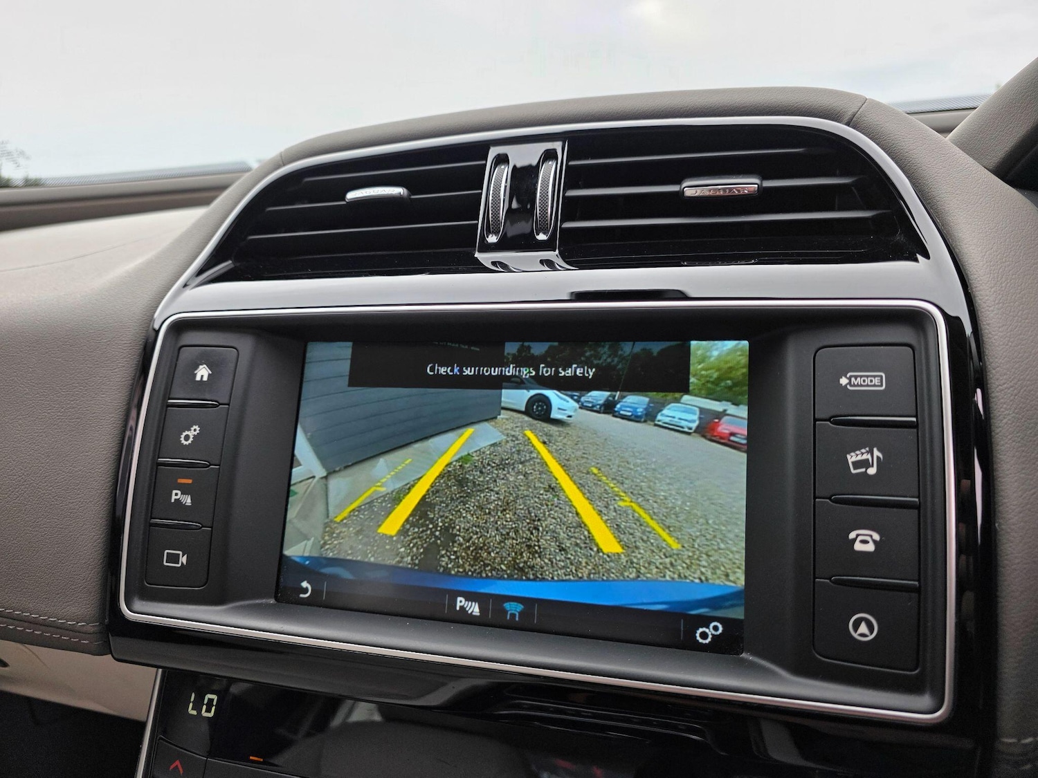 Used Jaguar XE 2015 for sale - 76599472: Photo 31