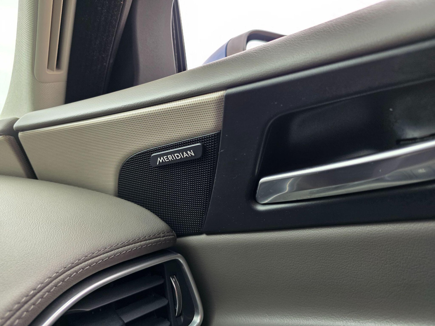 Used Jaguar XE 2015 for sale - 76599472: Photo 32