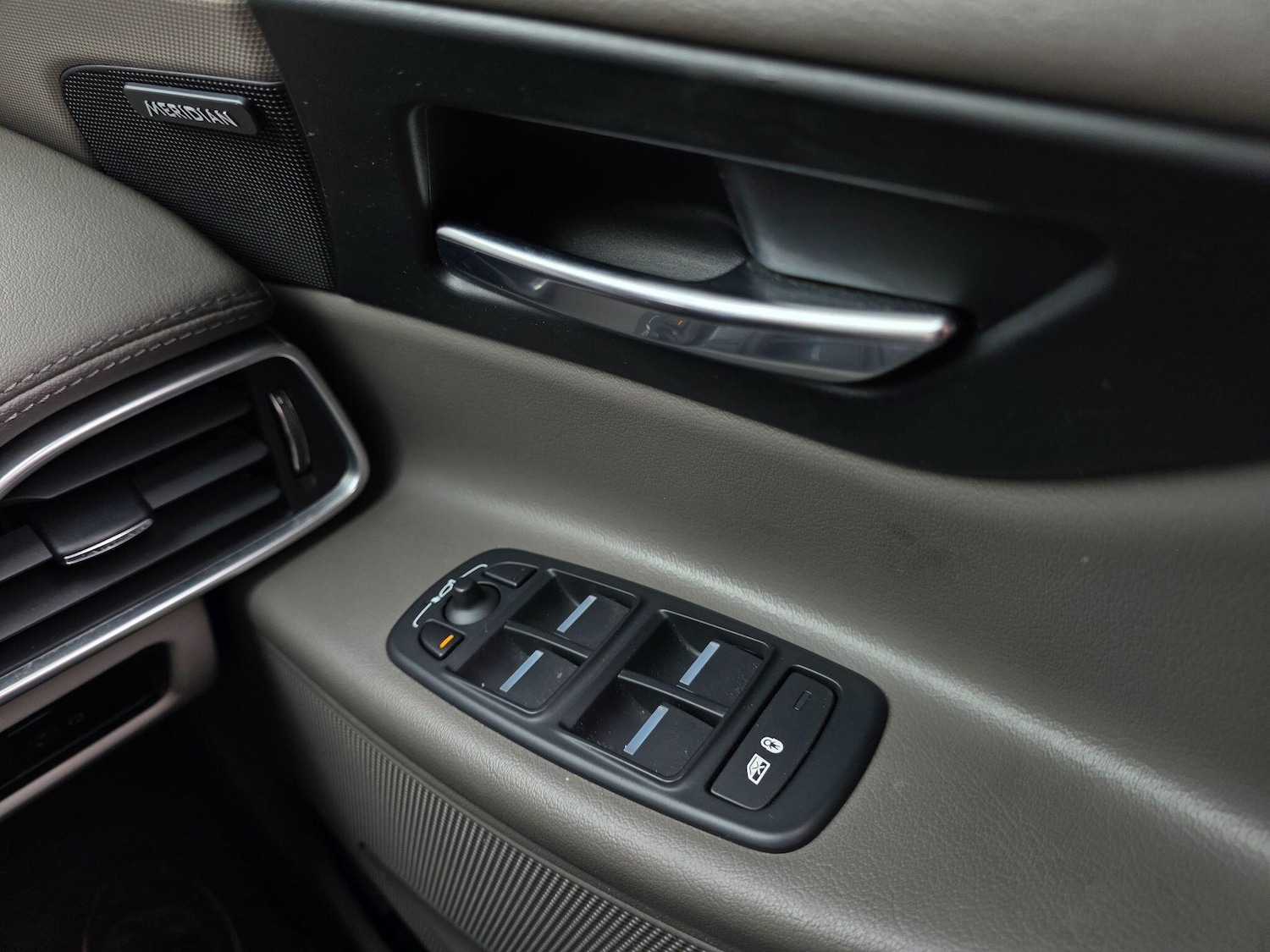 Used Jaguar XE 2015 for sale - 76599472: Photo 33