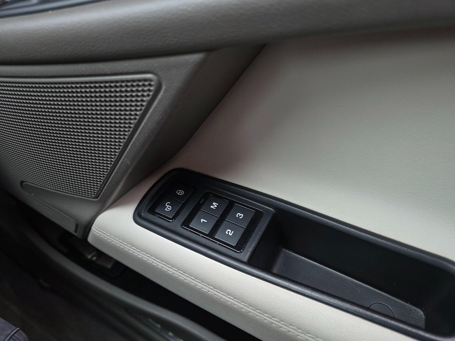 Used Jaguar XE 2015 for sale - 76599472: Photo 34