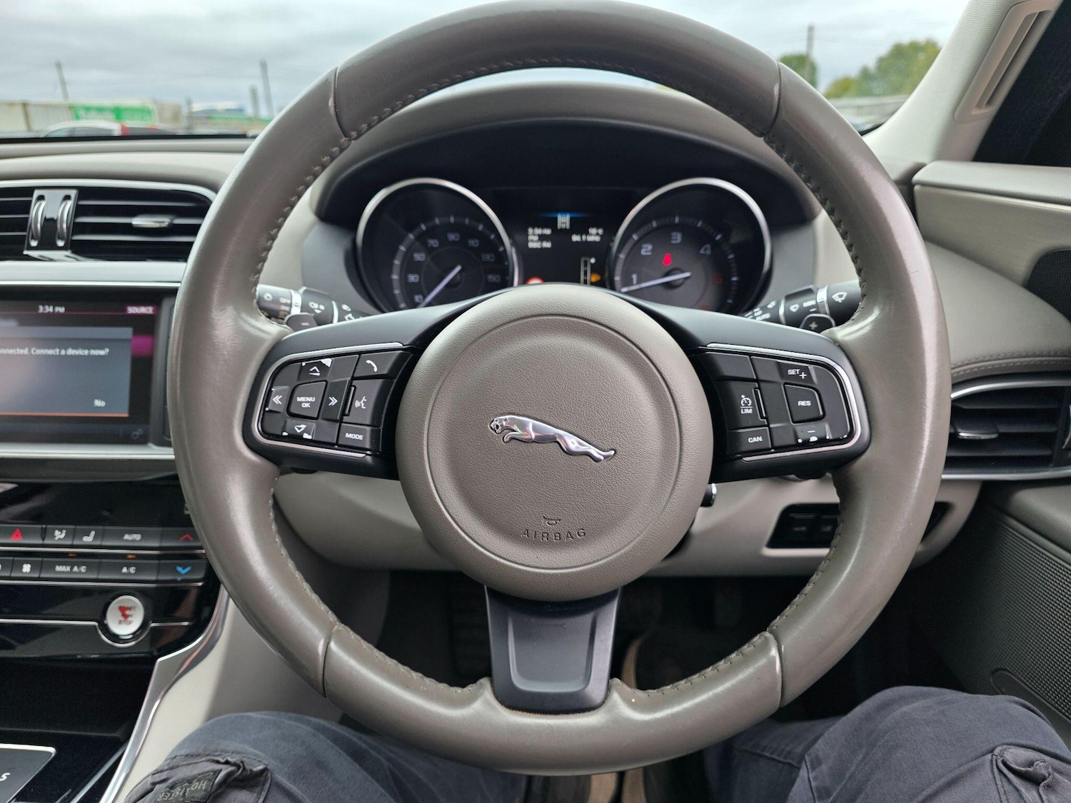 Used Jaguar XE 2015 for sale - 76599472: Photo 36