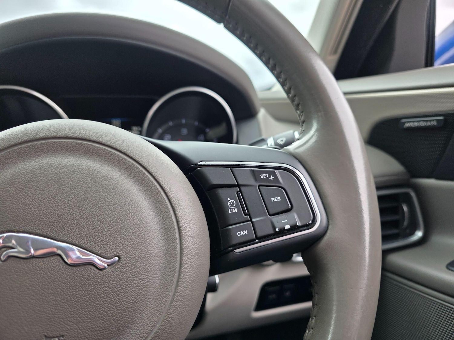 Used Jaguar XE 2015 for sale - 76599472: Photo 38