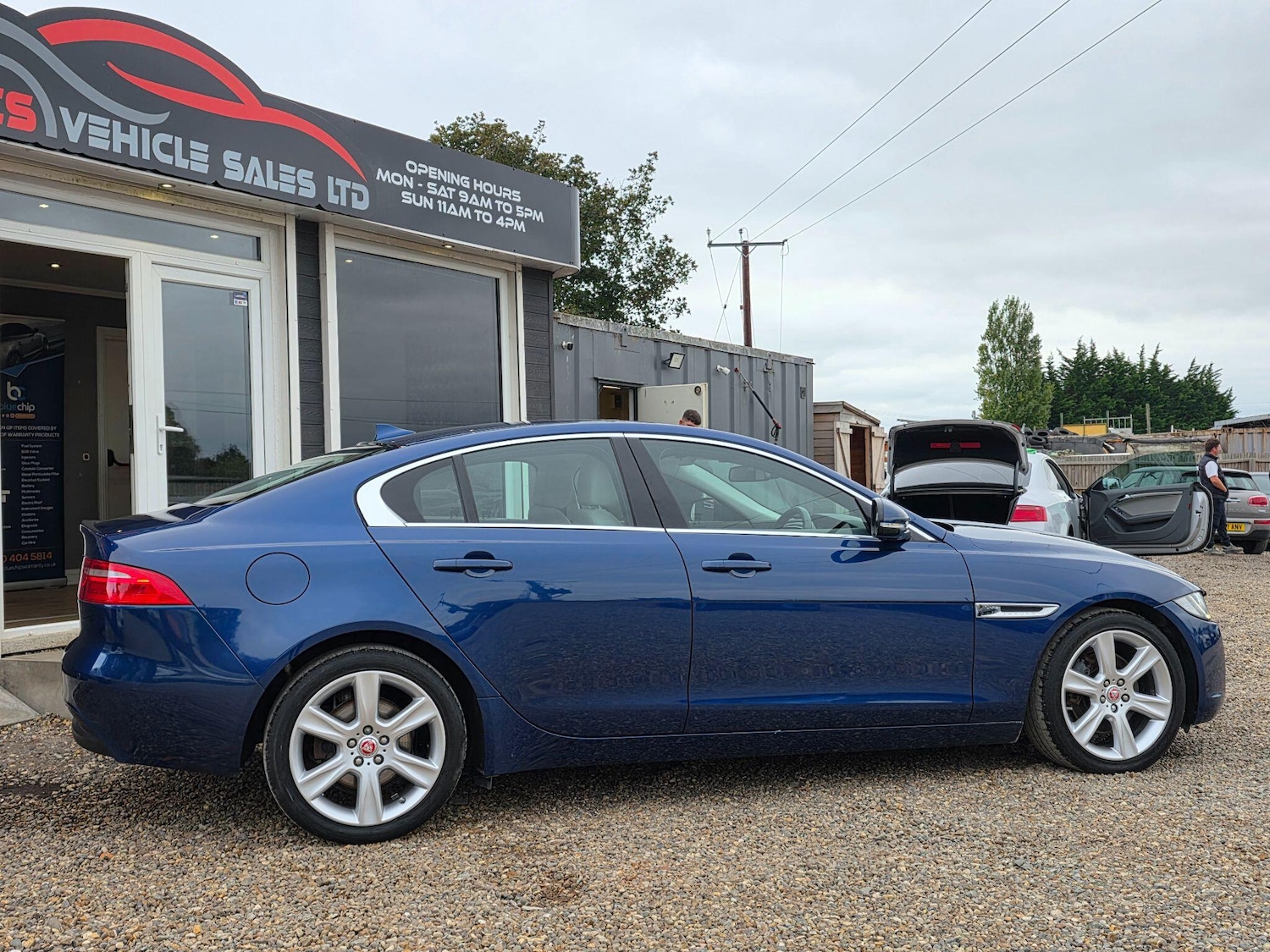 Used Jaguar XE 2015 for sale - 76599472: Photo 4