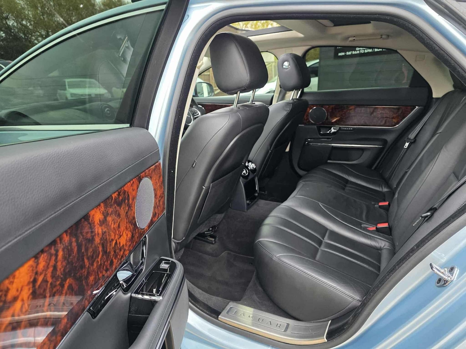 Used Jaguar XJ 2011 for sale - 76599473: Photo 17