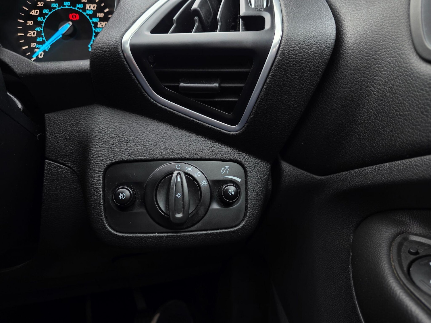 Used Ford Kuga 2015 for sale - 76964702: Photo 28