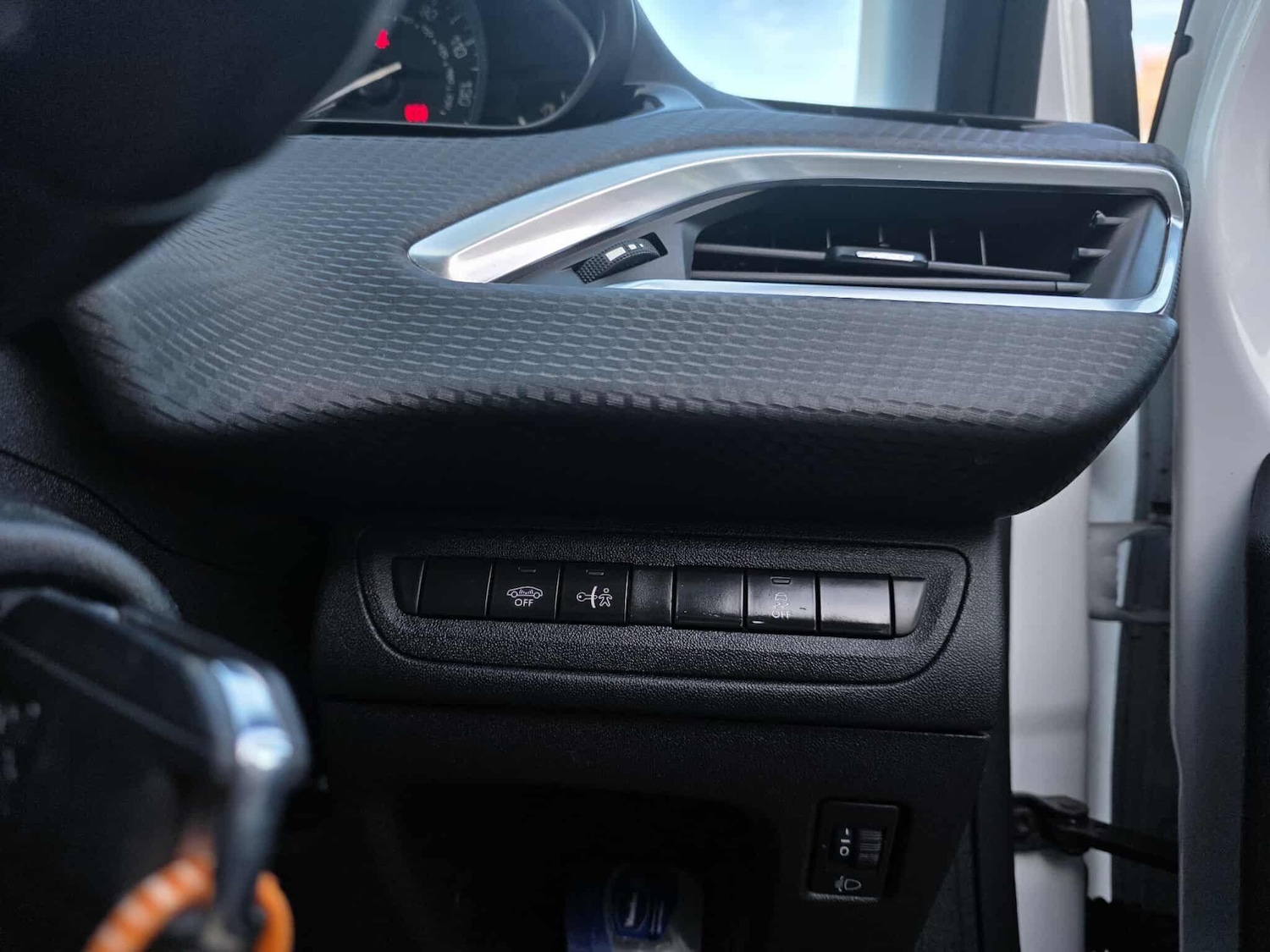 Used Peugeot 2008 2016 for sale - 76599408: Photo 32