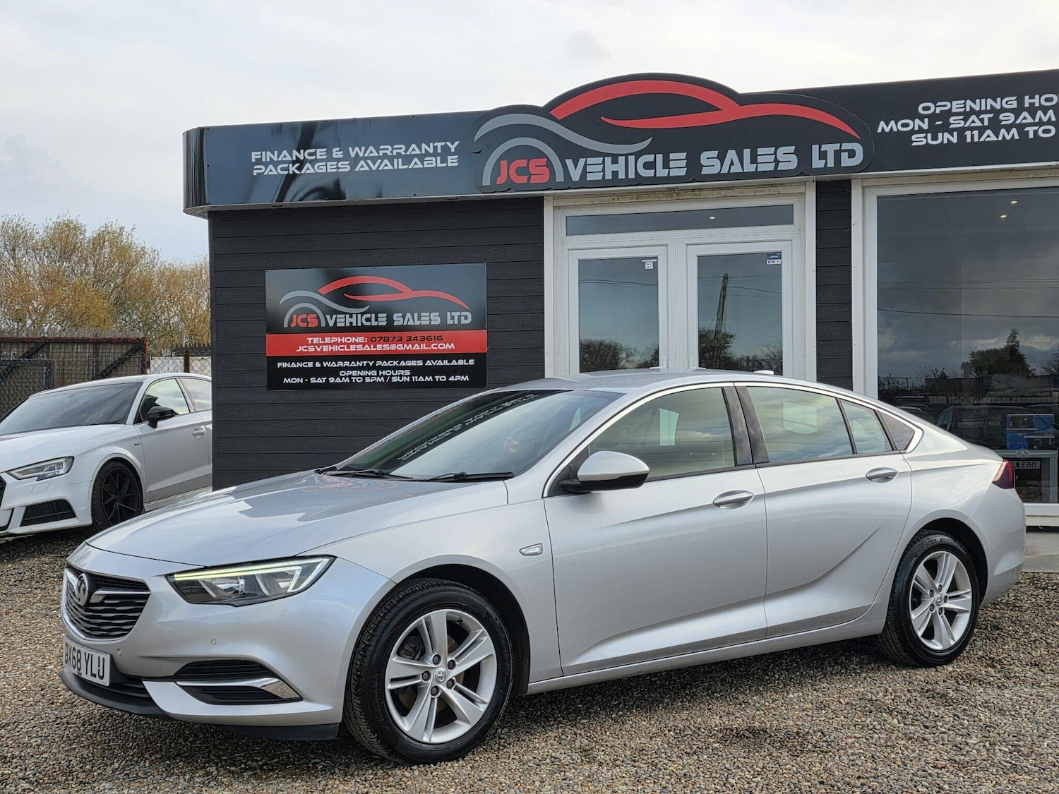 Used Vauxhall Insignia 2018 for sale - 76633145: Photo 2