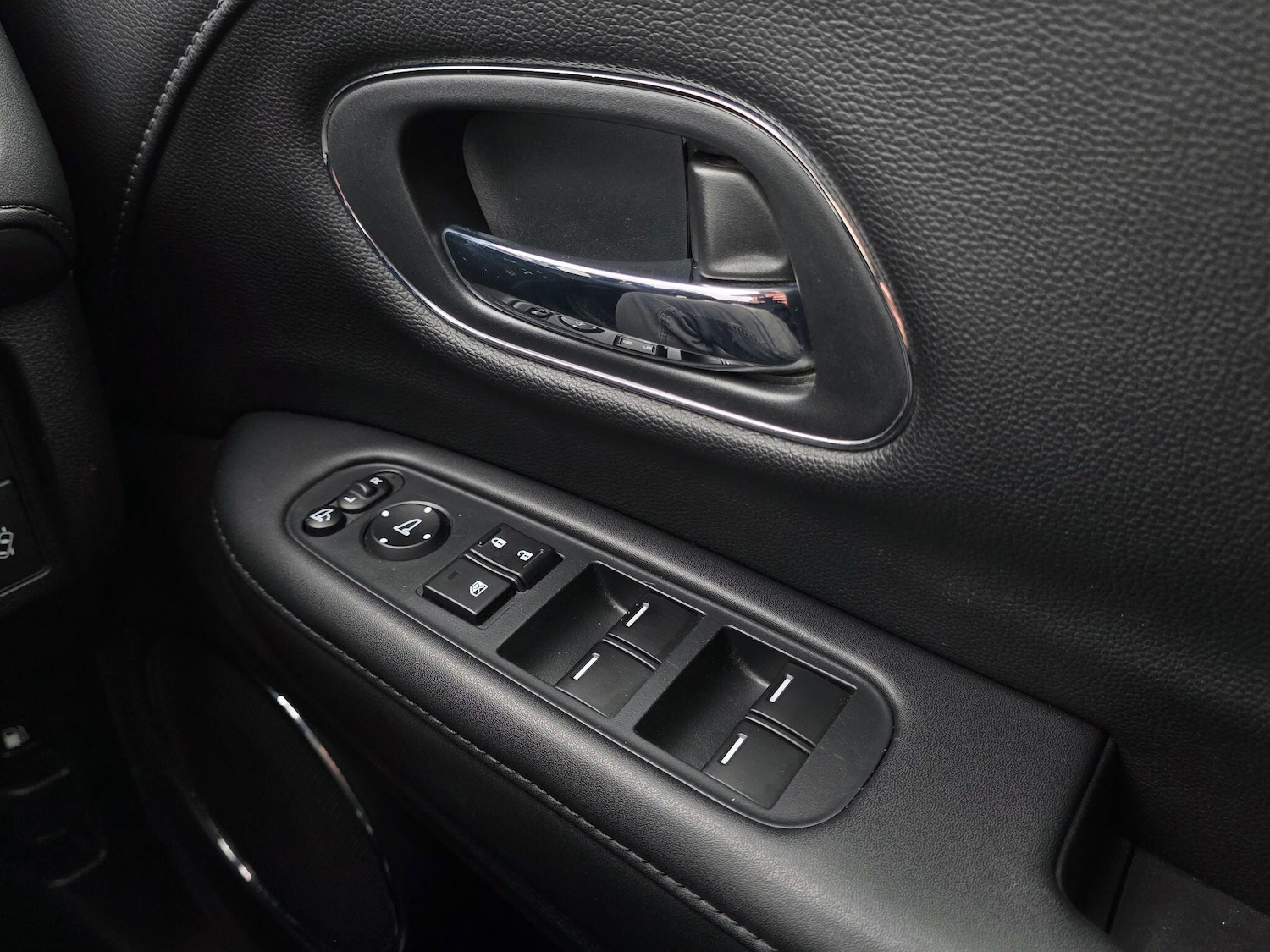 Used Honda HR-V 2016 for sale - 77994001: Photo 38