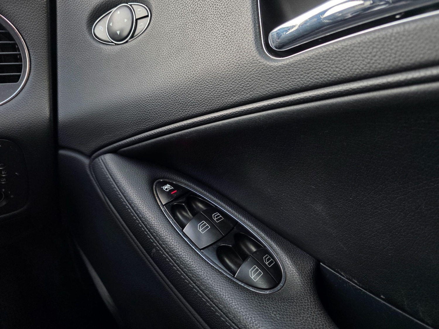 Used Mercedes-Benz CLS 2006 for sale - 76995133: Photo 30