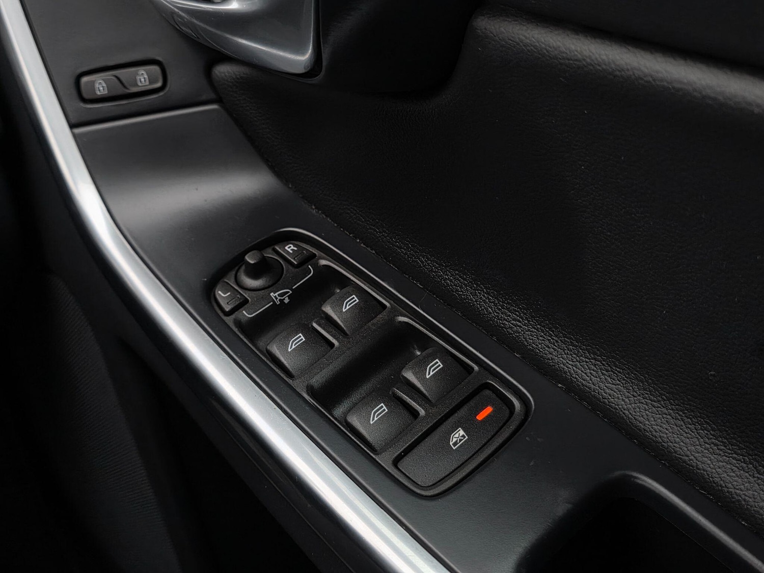 Used Volvo XC60 2015 for sale - 77454912: Photo 34