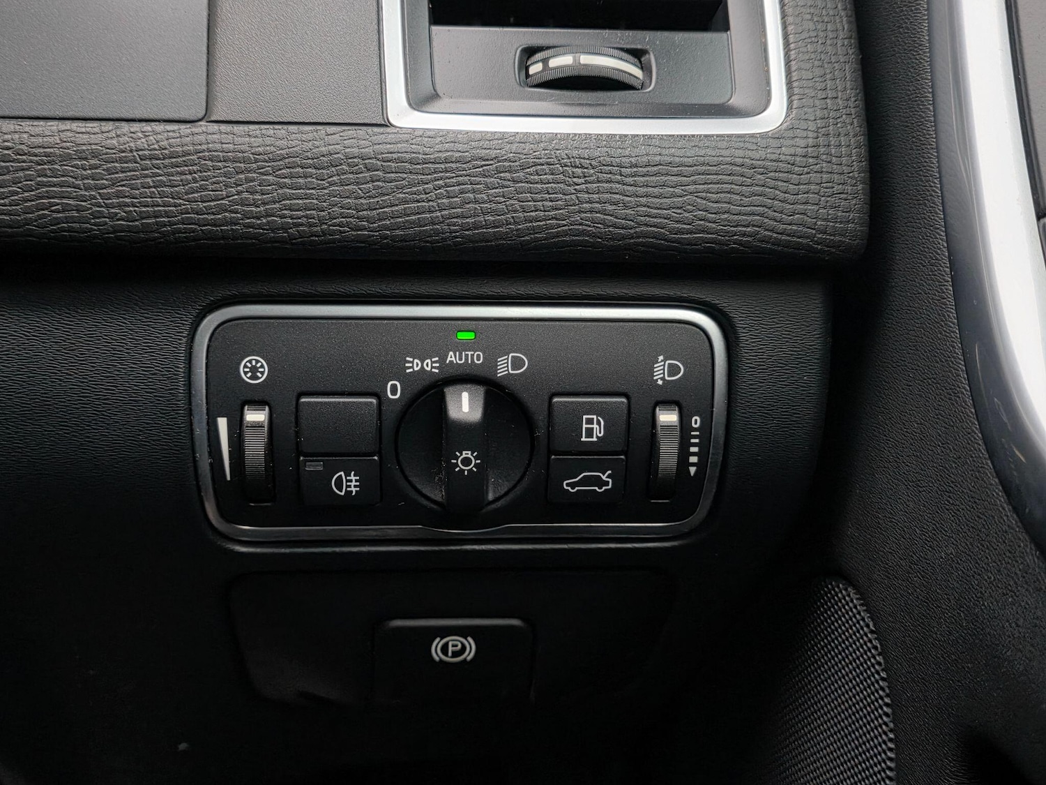 Used Volvo XC60 2015 for sale - 77454912: Photo 35