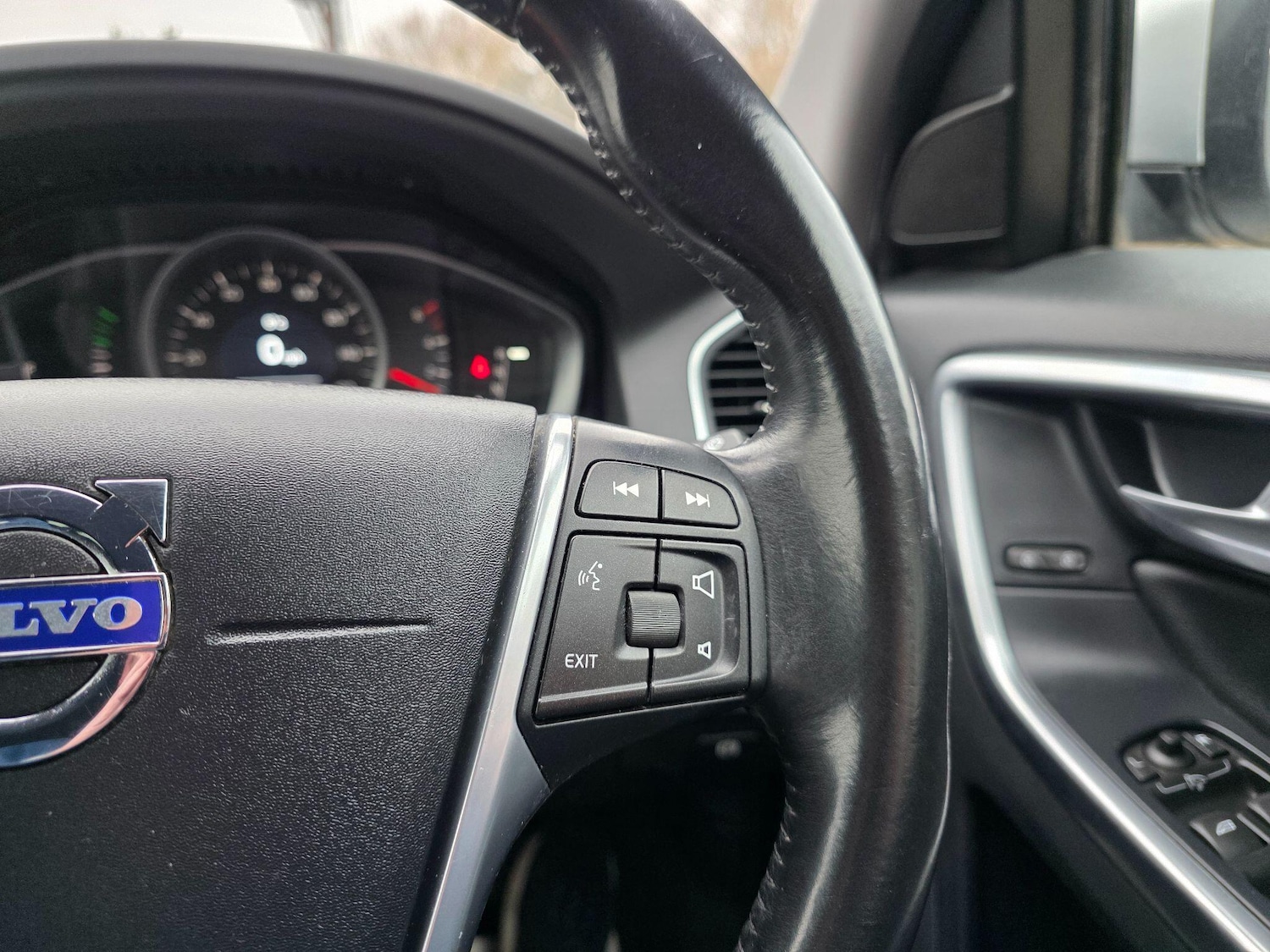 Used Volvo XC60 2015 for sale - 77454912: Photo 38