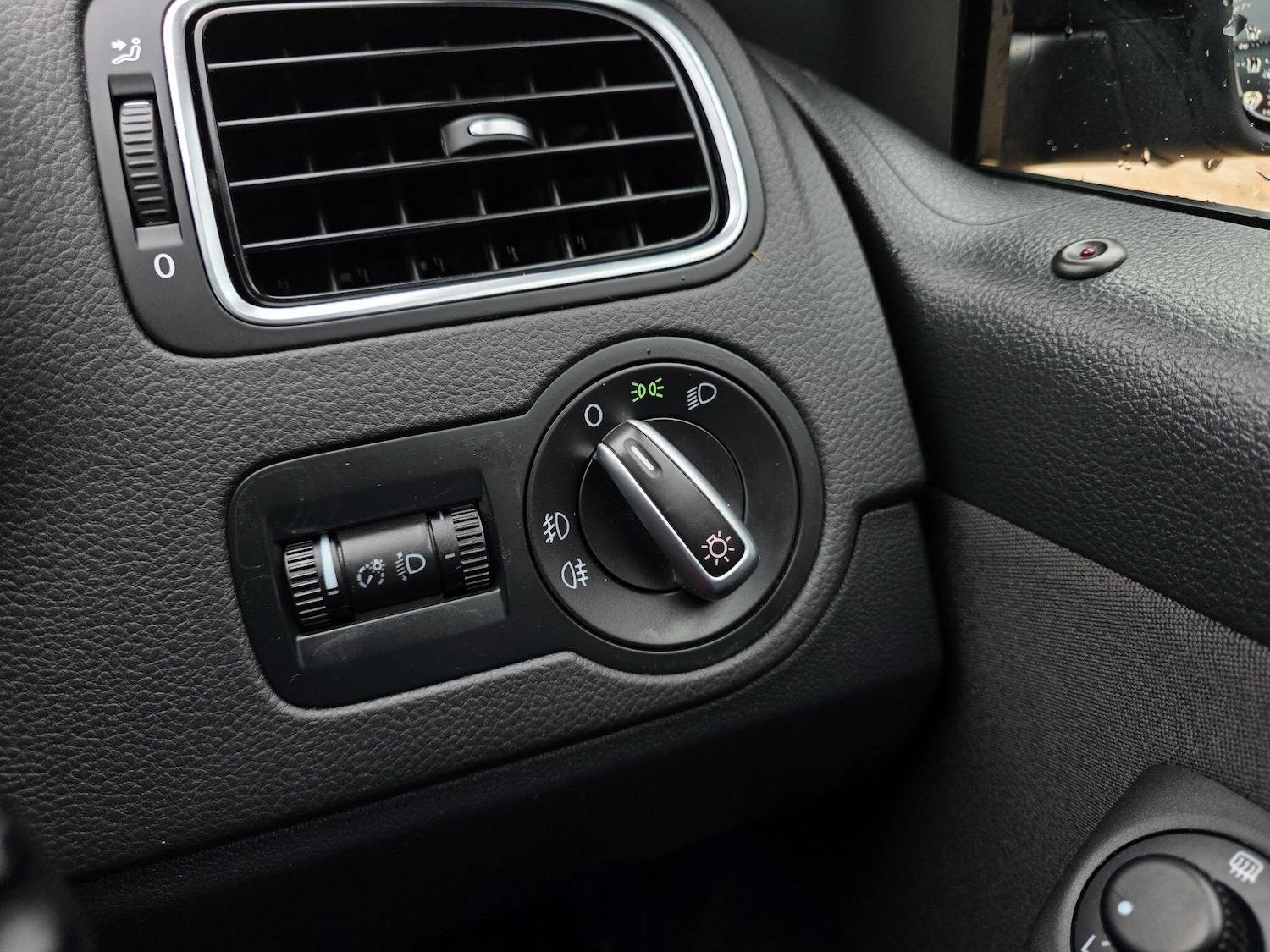 Used Volkswagen Polo 2011 for sale - 77625908: Photo 30