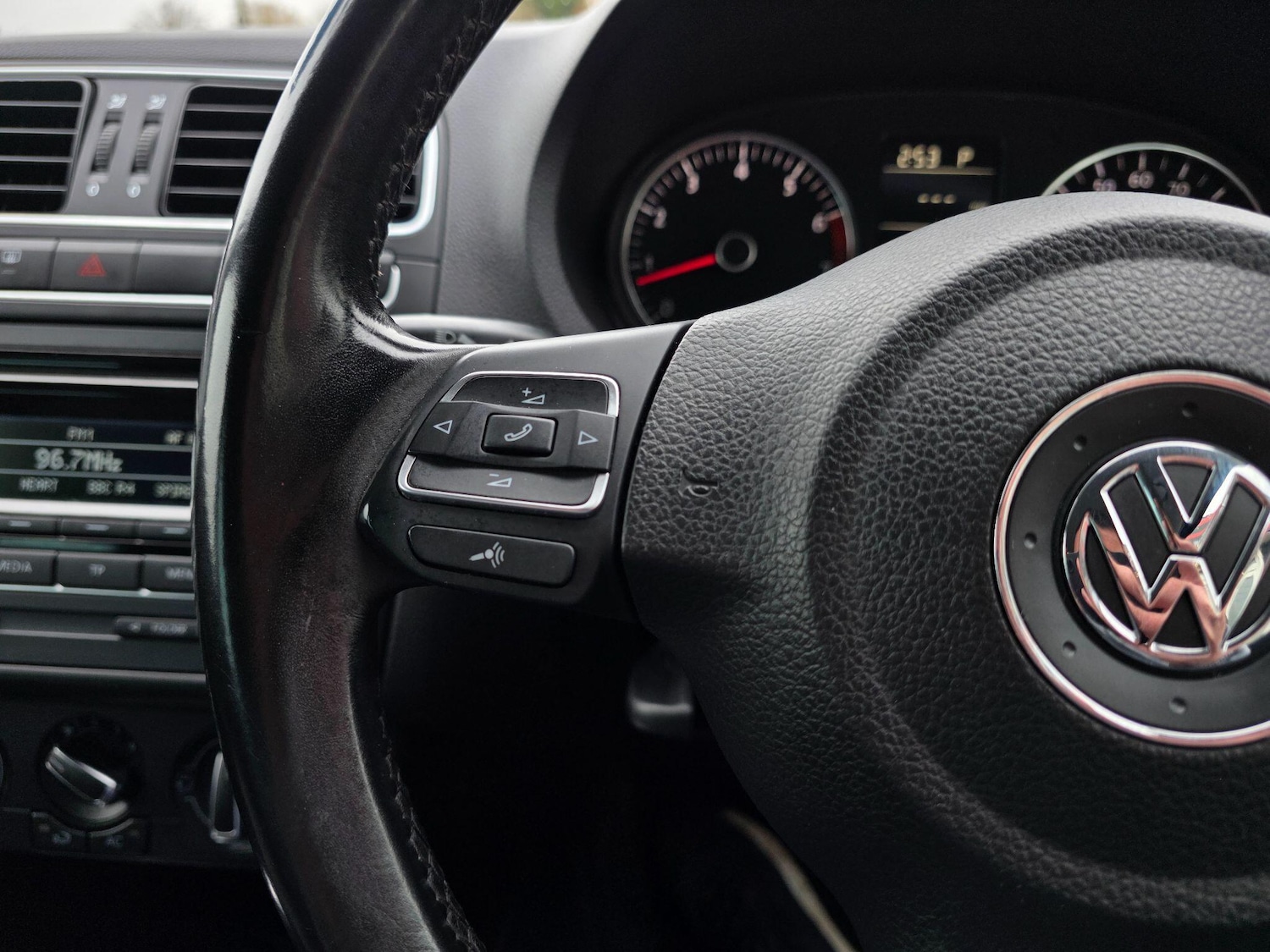 Used Volkswagen Polo 2011 for sale - 77625908: Photo 33