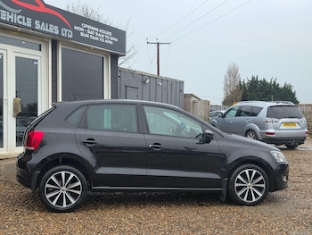 Used Volkswagen Polo 2011 for sale - 77625908: Photo
