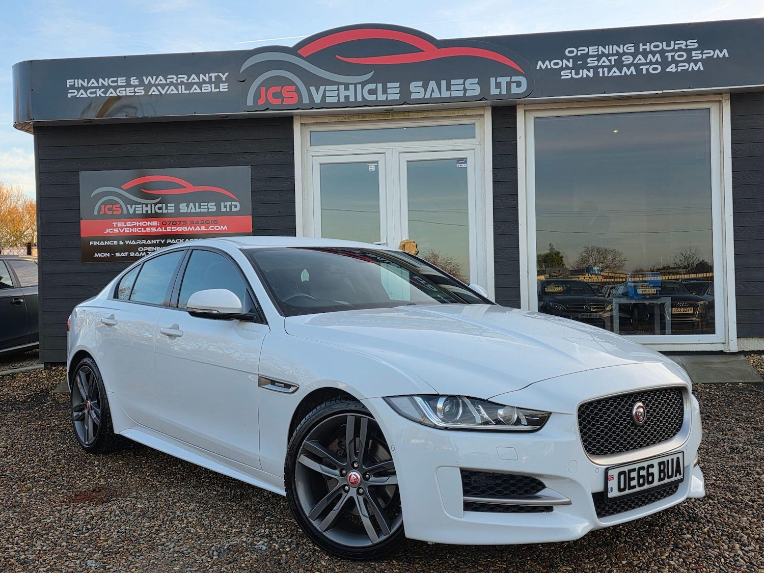 Used Jaguar XE 2016 for sale - 76912827: Photo 1