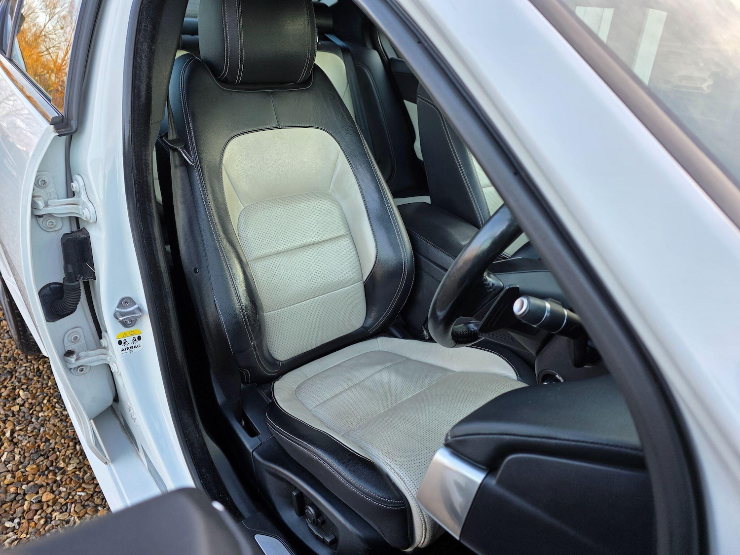 Used Jaguar XE 2016 for sale - 76912827: Photo 13