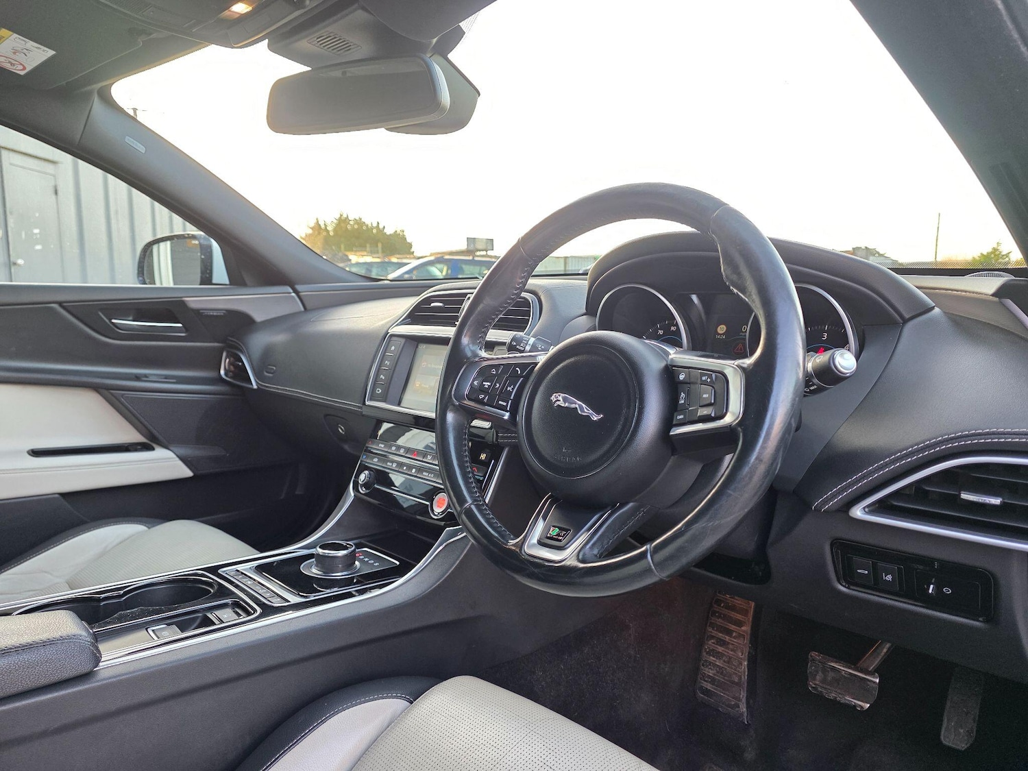 Used Jaguar XE 2016 for sale - 76912827: Photo 14