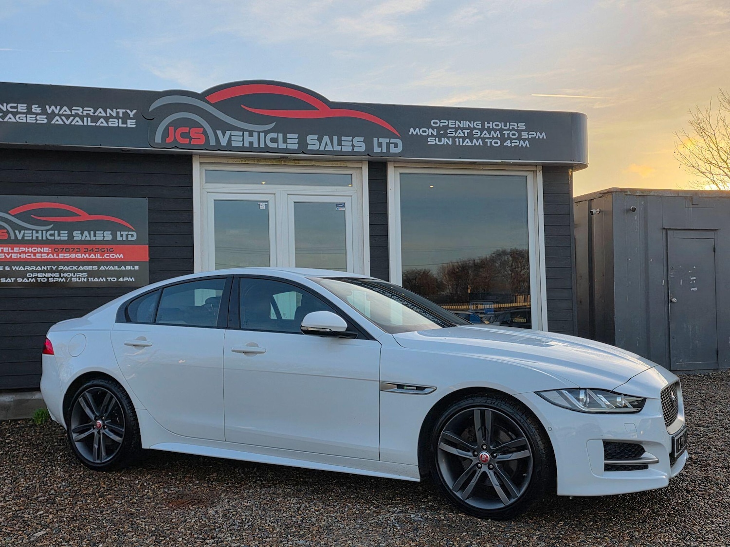 Used Jaguar XE 2016 for sale - 76912827: Photo 2
